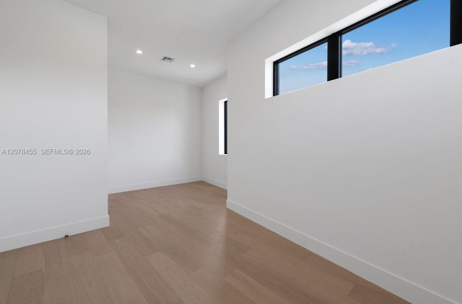 Spacious, unfurnished interior of a new home in , Boca Raton (Image 23).