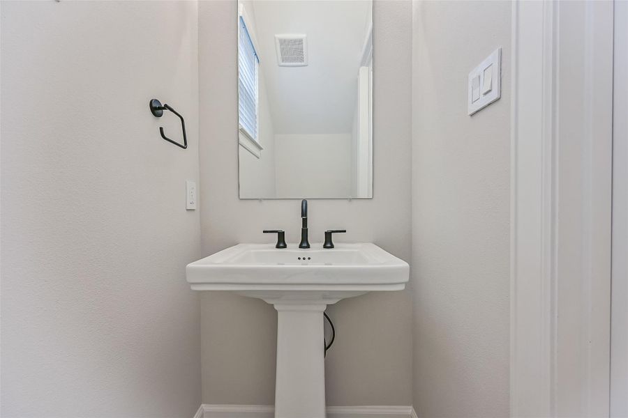 Close-up of interior finishes inside a home in Pearland Old Townsite, Pearland (Image 20).