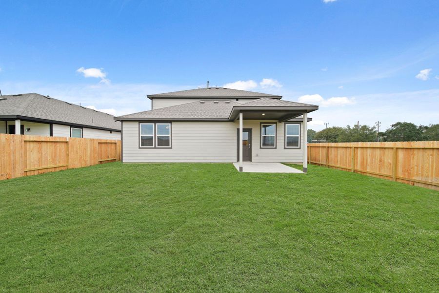 Exterior details and patio area of a home in Valor Park, Bay City (Image 4).