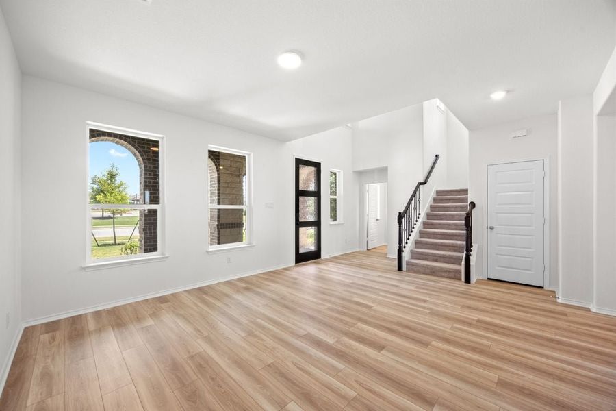 Spacious, unfurnished interior of a new home in Salerno - Hallmark Collection, Round Rock (Image 27).