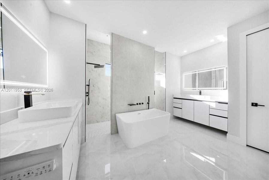 Furnished interior view inside a new home in , Cape Coral (Image 16).