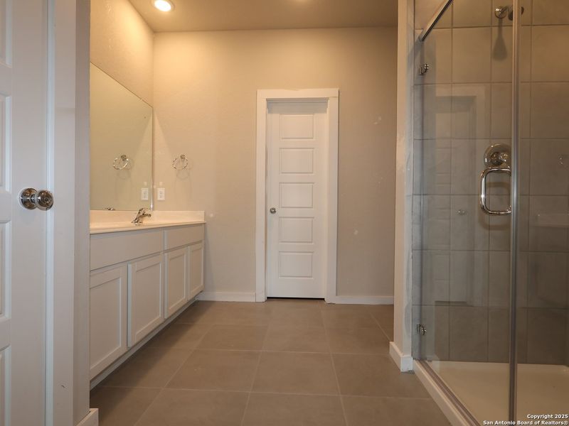 Furnished interior view inside a new home in Winding Brook, San Antonio (Image 5).