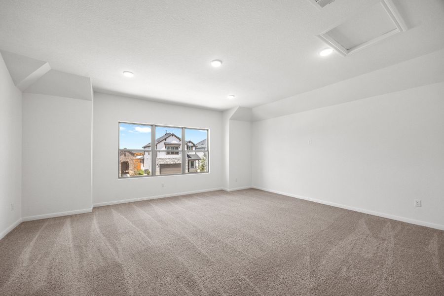 Spacious, unfurnished interior of a new home in Trinity Ranch, Elgin (Image 30).