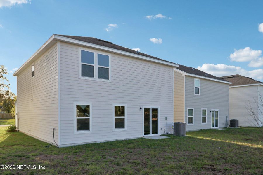 Exterior details and patio area of a home in Park Grove, Jacksonville (Image 4).