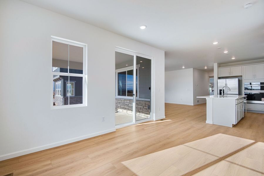 Spacious, unfurnished interior of a new home in The Aurora Highlands, Aurora (Image 16).