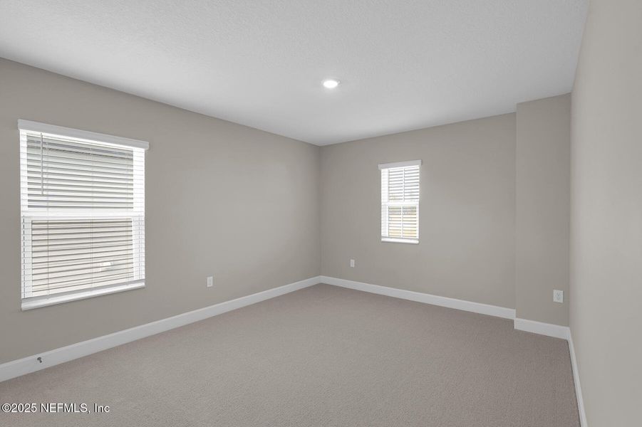 Spacious, unfurnished interior of a new home in Jennings Farm, Middleburg (Image 13).