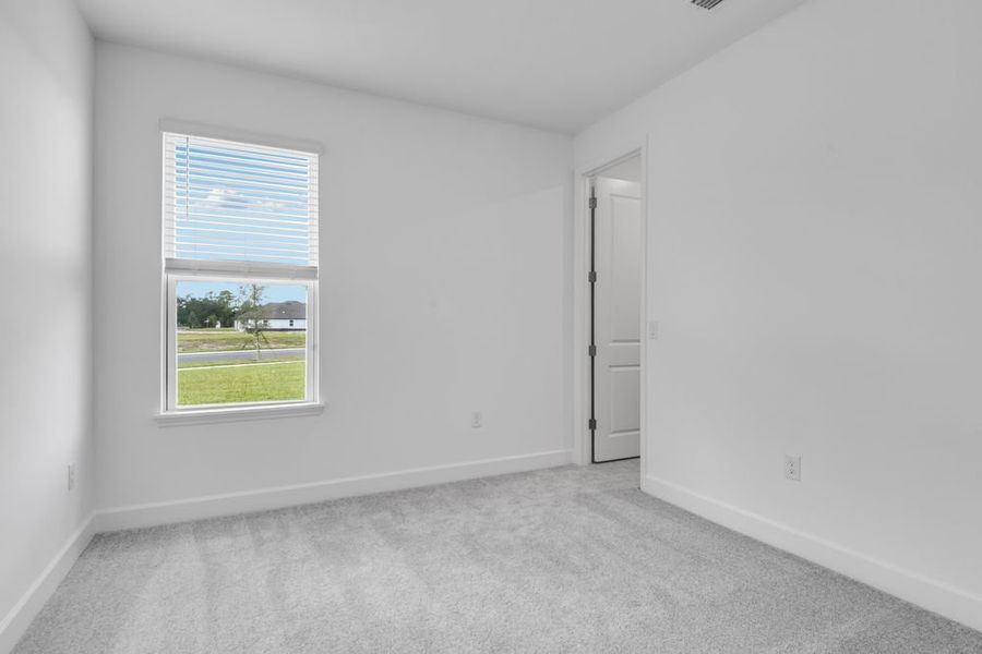 Spacious, unfurnished interior of a new home in Ardisia Park, New Smyrna Beach (Image 15).