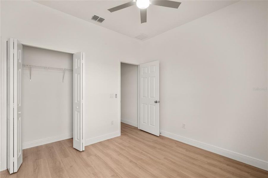 Spacious, unfurnished interior of a new home in , Osteen (Image 43).