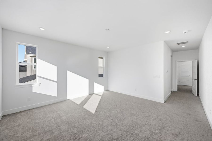 Spacious, unfurnished interior of a new home in Trailstone, Arvada (Image 31).