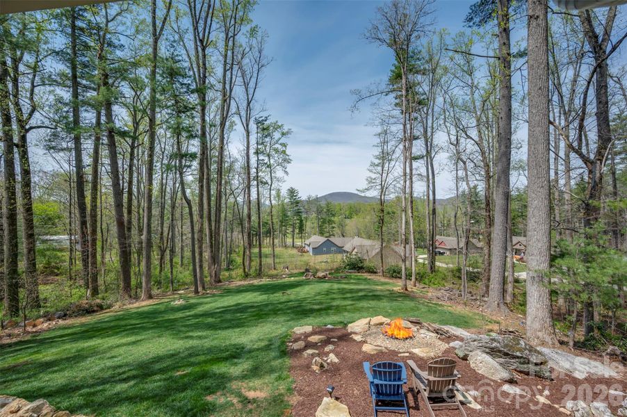 Natural landscape and outdoor views near in Hendersonville (Image 39). Natural landscape and outdoor views near in Hendersonville (Image 39).