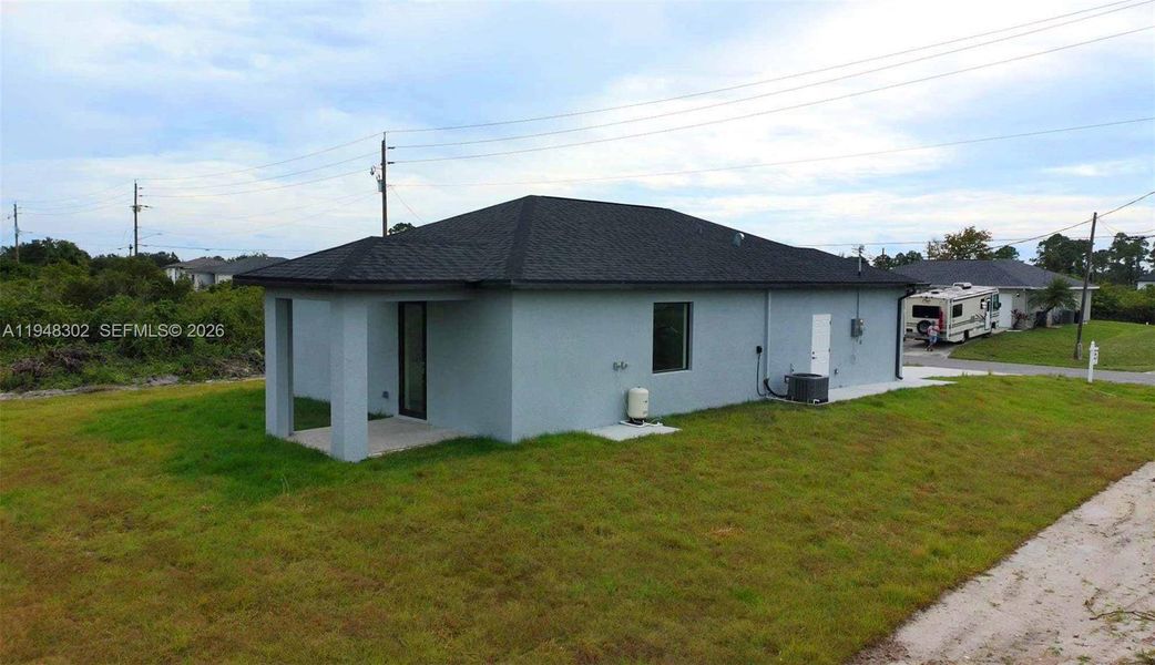 Exterior details and patio area of a home in , Lehigh Acres (Image 4).