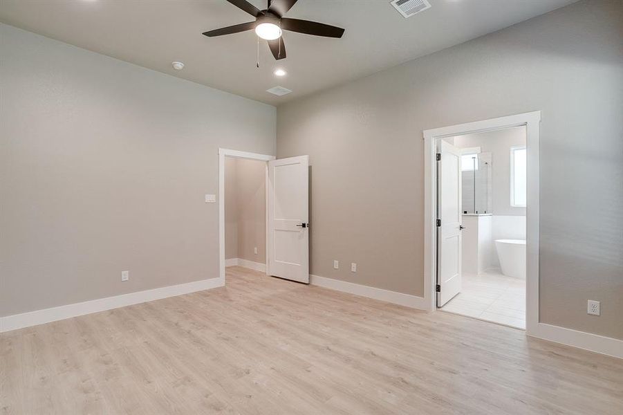 Spacious, unfurnished interior of a new home in , Bridgeport (Image 30).