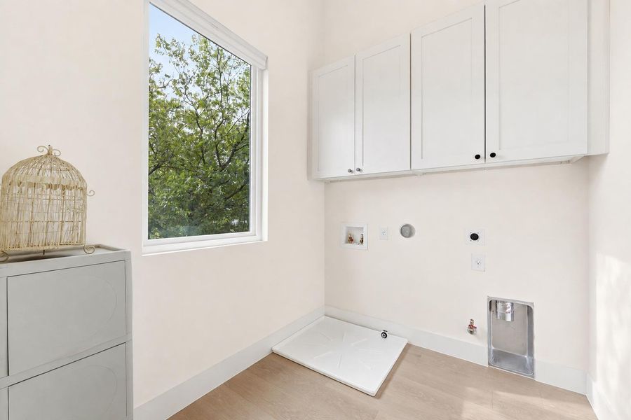 Spacious, unfurnished interior of a new home in , Austin (Image 14).