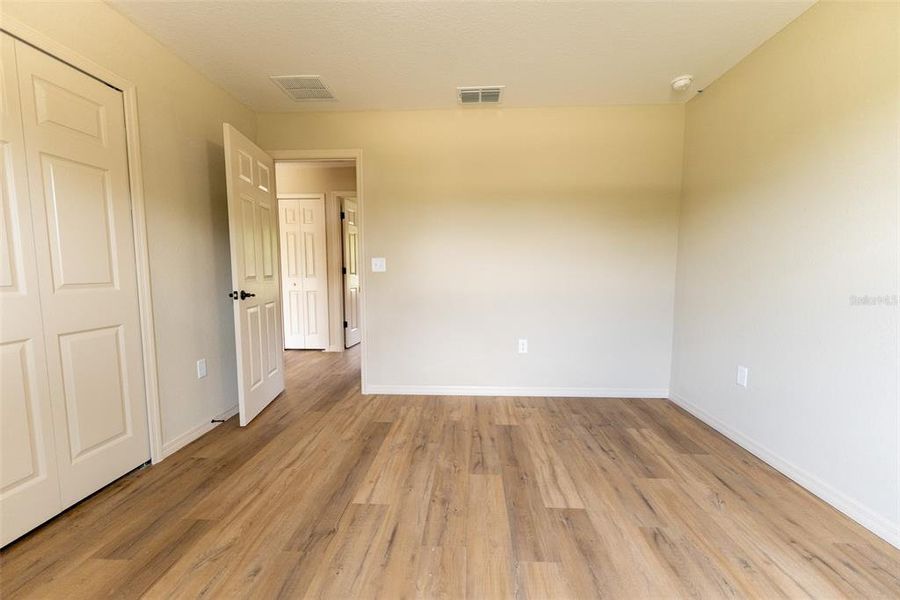 Spacious, unfurnished interior of a new home in , Citrus Springs (Image 34).