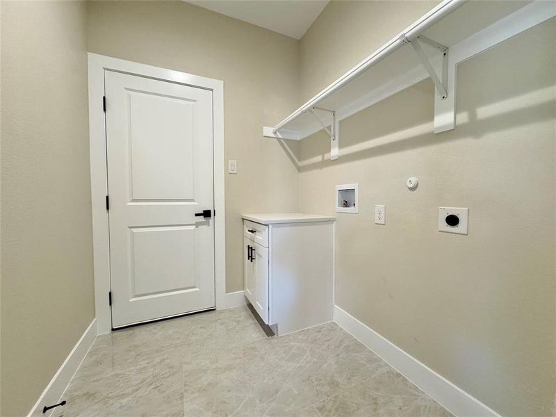 Spacious, unfurnished interior of a new home in , Gun Barrel City (Image 34). Spacious, unfurnished interior of a new home in , Gun Barrel City (Image 34).