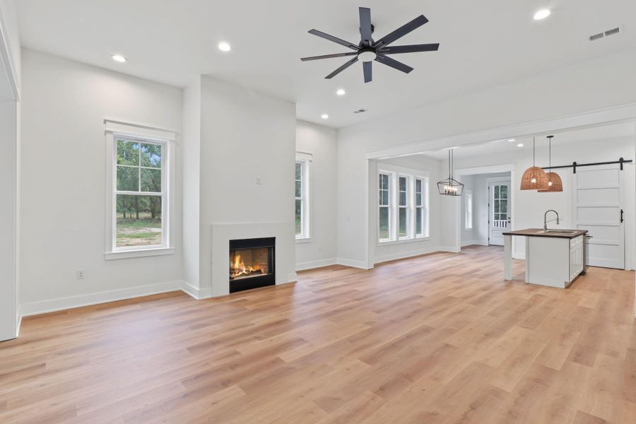 Spacious, unfurnished interior of a new home in , Hollywood (Image 10).