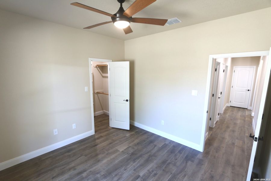 Spacious, unfurnished interior of a new home in , Floresville (Image 11).