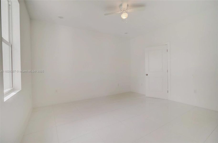 Spacious, unfurnished interior of a new home in , Alva (Image 16).