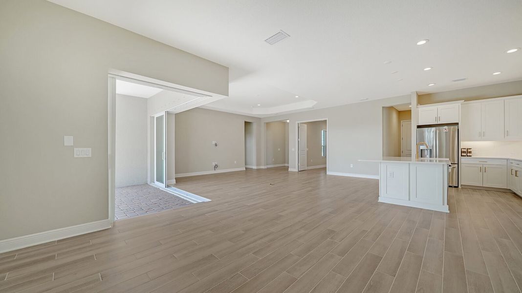 Spacious, unfurnished interior of a new home in Grand Palm, Venice (Image 21).