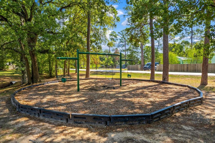 Community amenities in , Willis (Image 28).