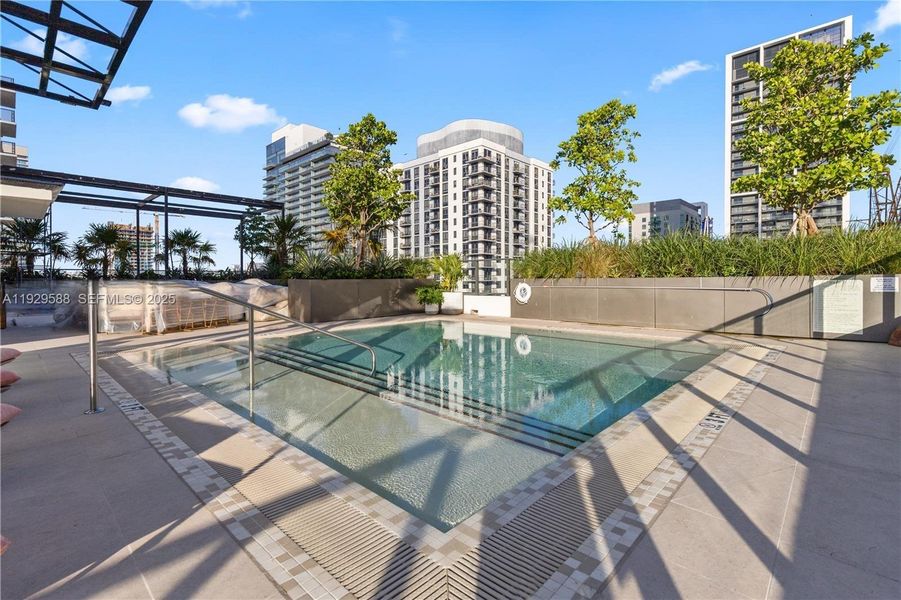 Condo located in Miami, FL showcasing its design and architecture (Image 2). Condo located in Miami, FL showcasing its design and architecture (Image 2).