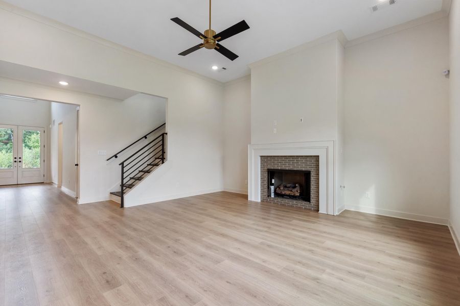 Spacious, unfurnished interior of a new home in White Oak, Arlington (Image 14).