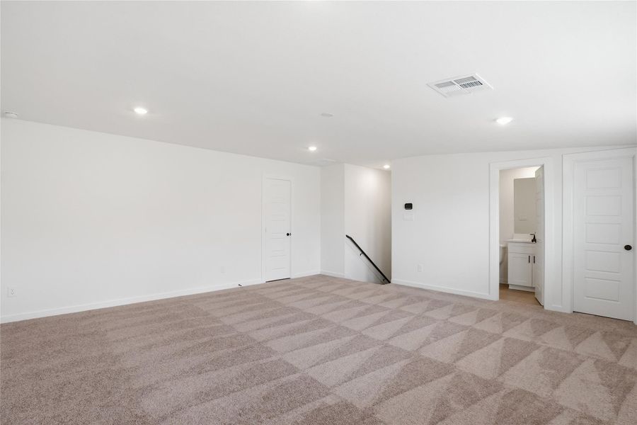 Spacious, unfurnished interior of a new home in Foxtail Palms, Manvel (Image 17).