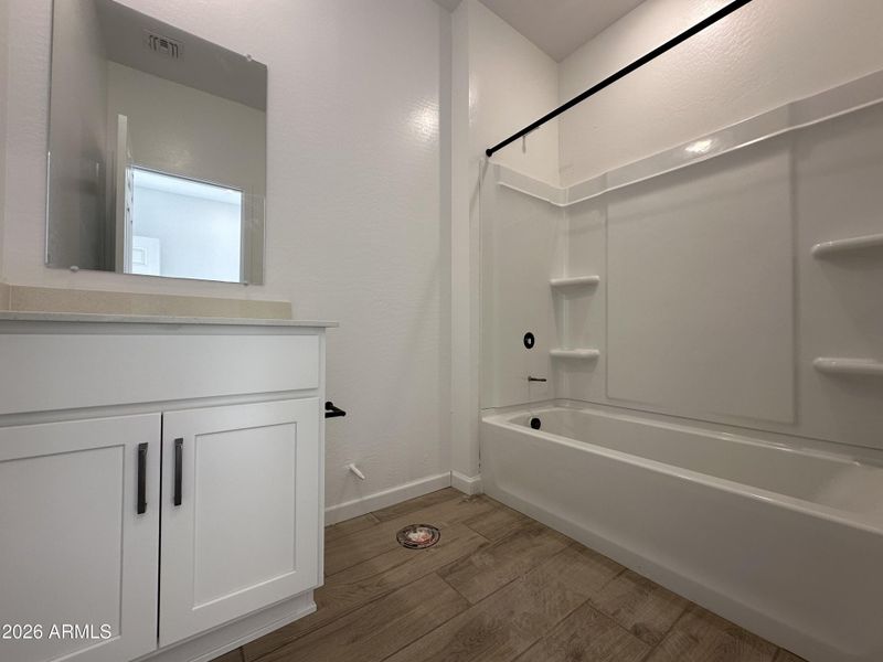 004- Bath 3 004- Bath 3