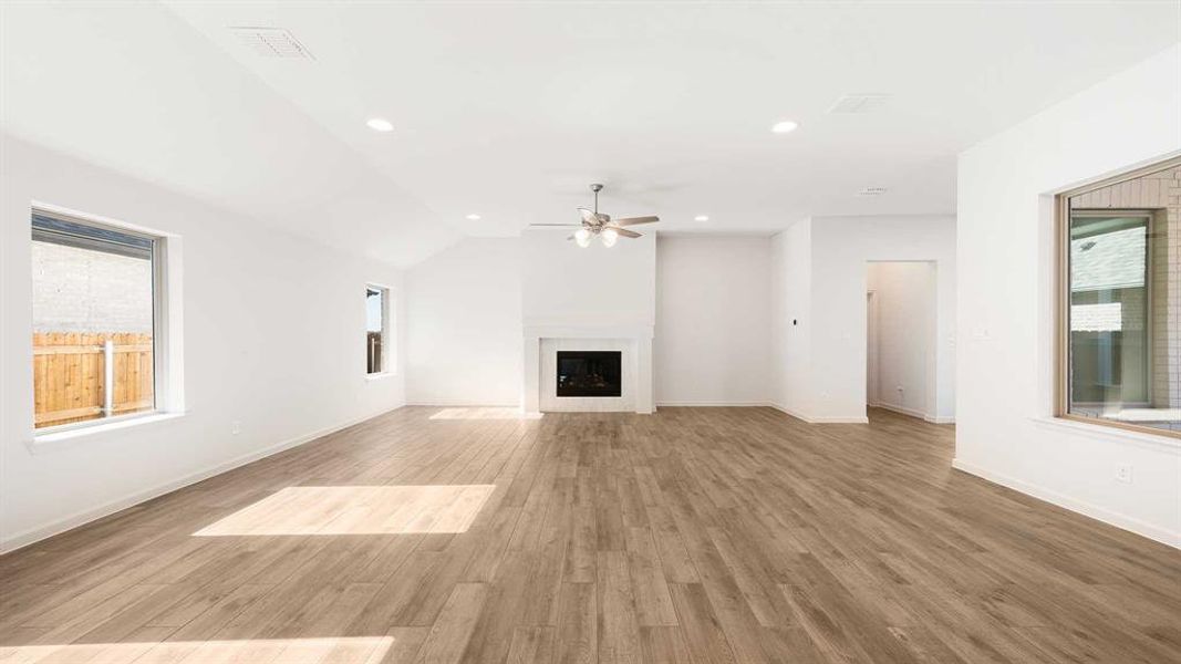 Spacious, unfurnished interior of a new home in Avondale, Fate (Image 14).