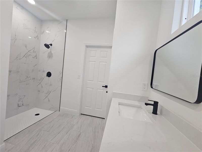 Spacious, unfurnished interior of a new home in , Sanford (Image 20).