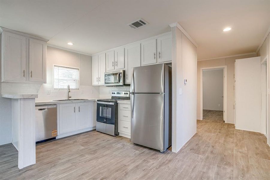 Furnished interior view inside a new home in , Alvarado (Image 4).