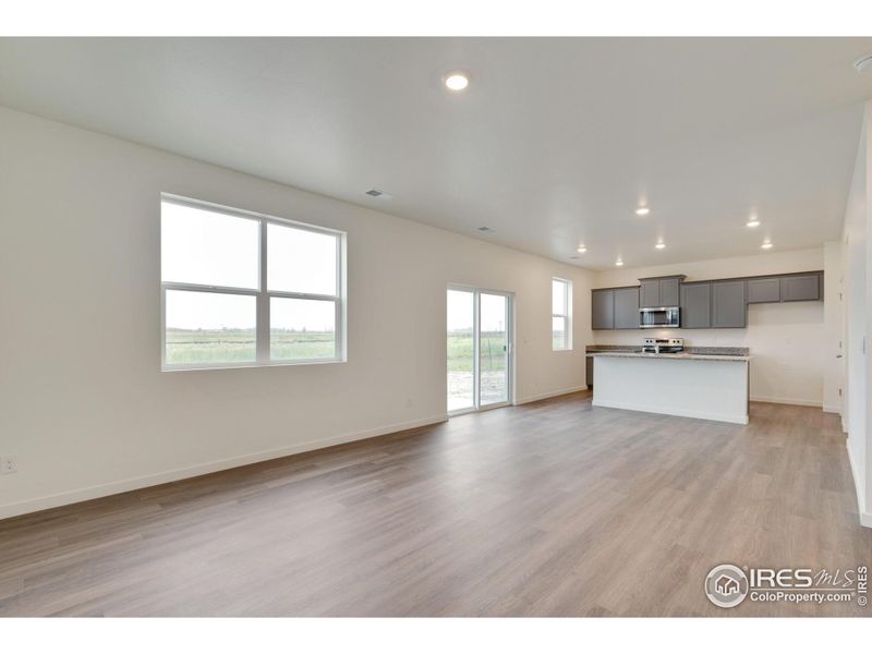 Spacious, unfurnished interior of a new home in Silver Peaks, Lochbuie (Image 26).