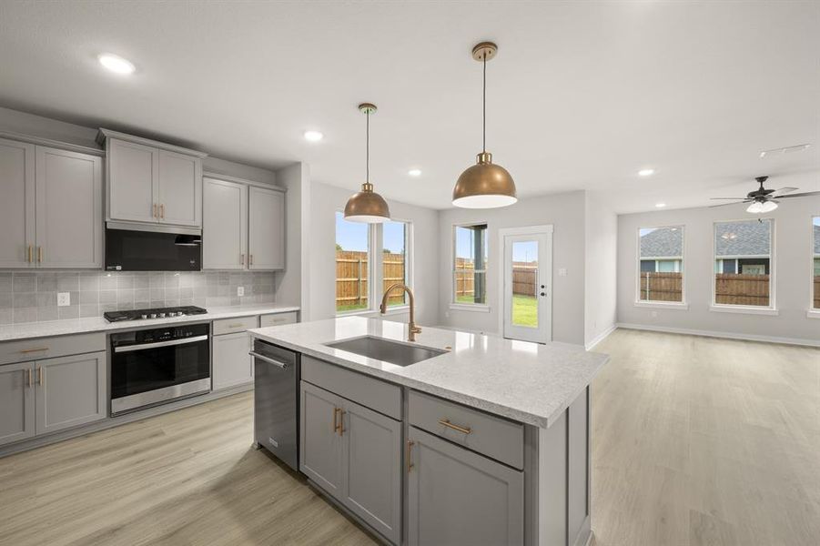 6913 Freight Train- Kitchen-4