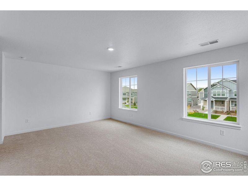 Spacious, unfurnished interior of a new home in Hansen Farm, Fort Collins (Image 18).