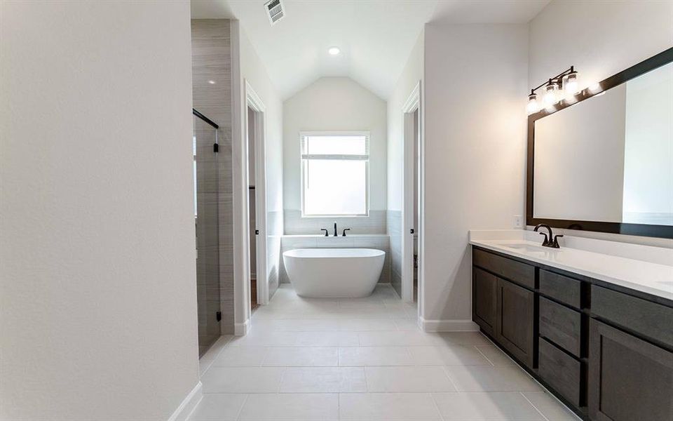 Furnished interior view inside a new home in Heath Golf & Yacht Club, Heath (Image 6).