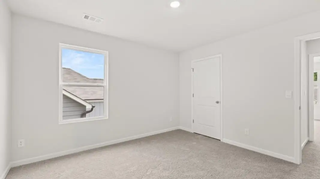 Spacious, unfurnished interior of a new home in Creekview, Atlanta (Image 35).