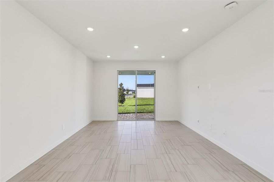 Spacious, unfurnished interior of a new home in Colbert Landings, Palm Coast (Image 14).