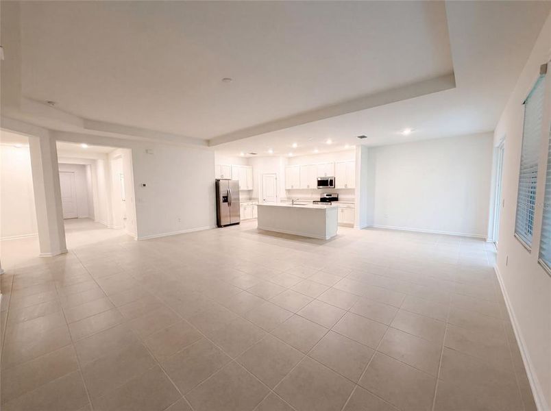 Spacious, unfurnished interior of a new home in Meadow Pointe, Groveland (Image 27).