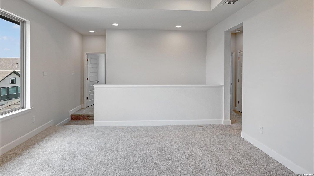 Spacious, unfurnished interior of a new home in Ladera, San Antonio (Image 22).