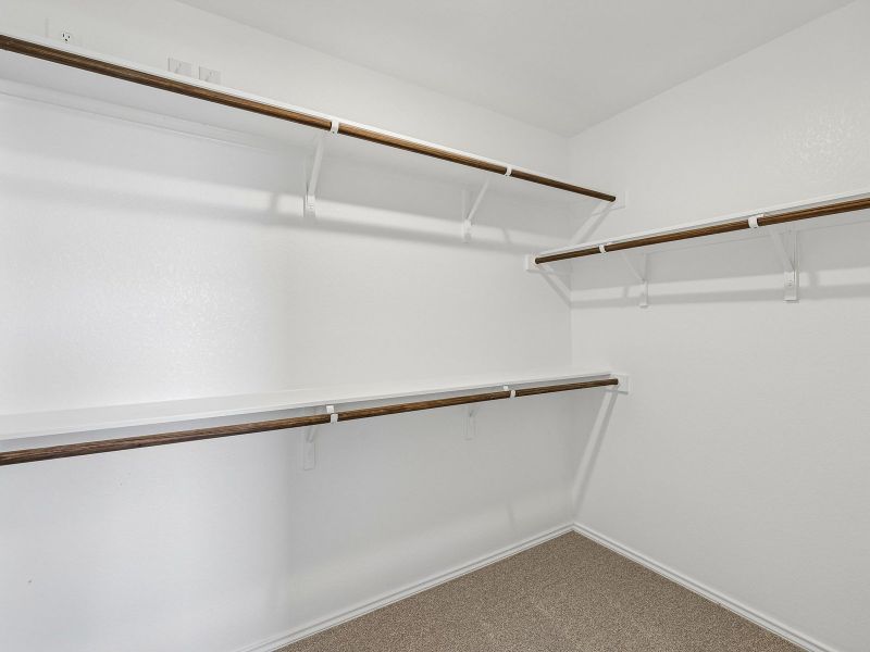 Spacious, unfurnished interior of a new home in Turner's Village, Buda (Image 11).
