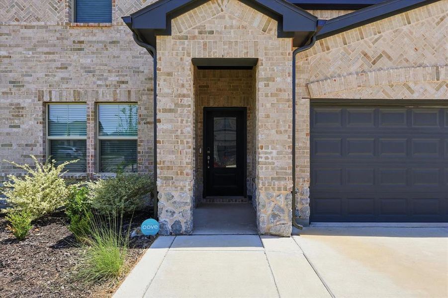 Exterior details and patio area of a home in Stonehaven, Seagoville (Image 22).