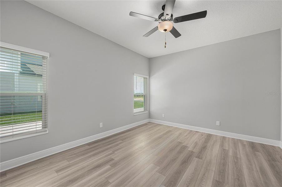 Spacious, unfurnished interior of a new home in Gum Lake Preserve, Lake Alfred (Image 33).
