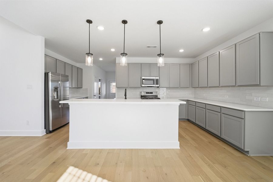 Furnished interior view inside a new home in Saddlebrook Estates, Waxahachie (Image 7). Furnished interior view inside a new home in Saddlebrook Estates, Waxahachie (Image 7).