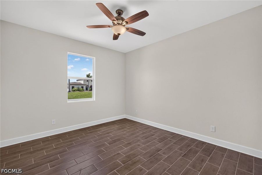 Spacious, unfurnished interior of a new home in Cape Coral, Cape Coral (Image 27).