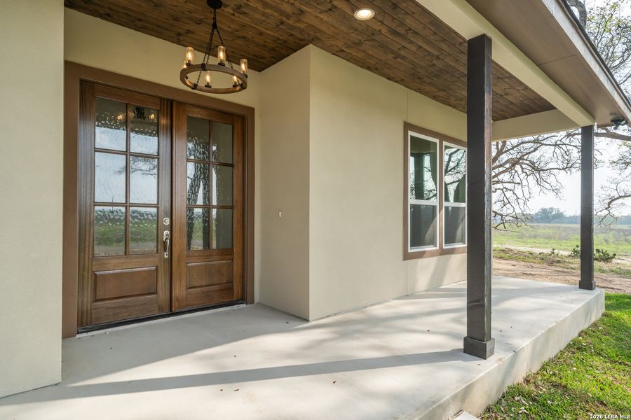 Exterior details and patio area of a home in , Floresville (Image 4).