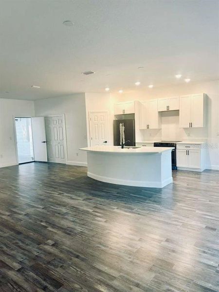 Spacious, unfurnished interior of a new home in , Frostproof (Image 14).