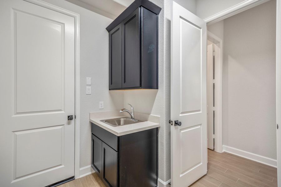 Furnished interior view inside a new home in Jordan Ranch 70' Lots, Fulshear (Image 13).