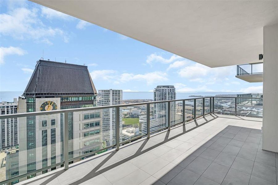 Condo located in St. Petersburg, FL showcasing its design and architecture (Image 34). Condo located in St. Petersburg, FL showcasing its design and architecture (Image 34).