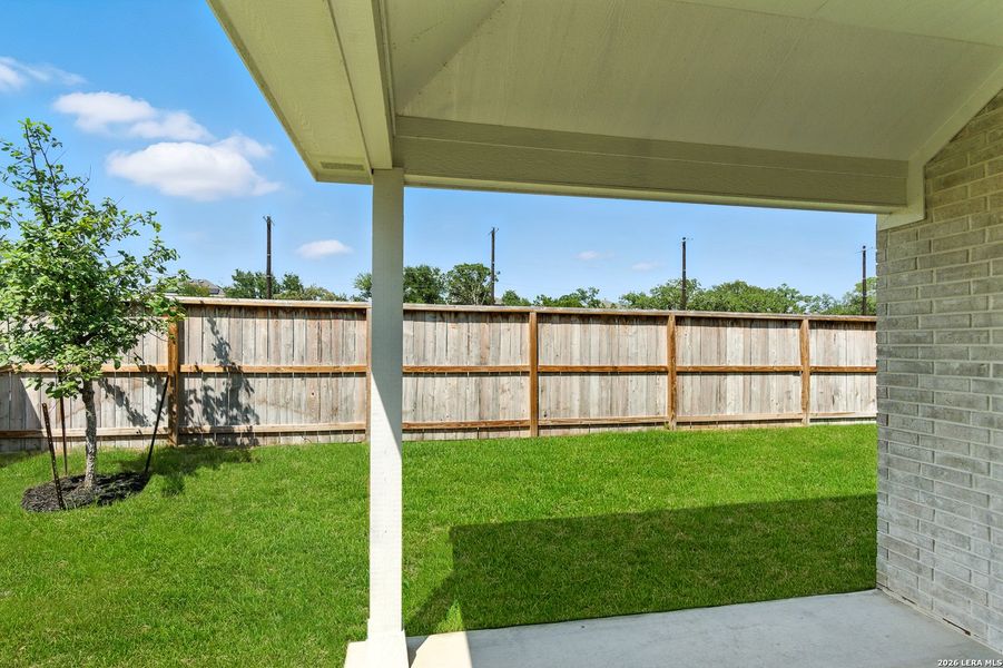 Exterior details and patio area of a home in Nopal Valley, San Antonio (Image 18).