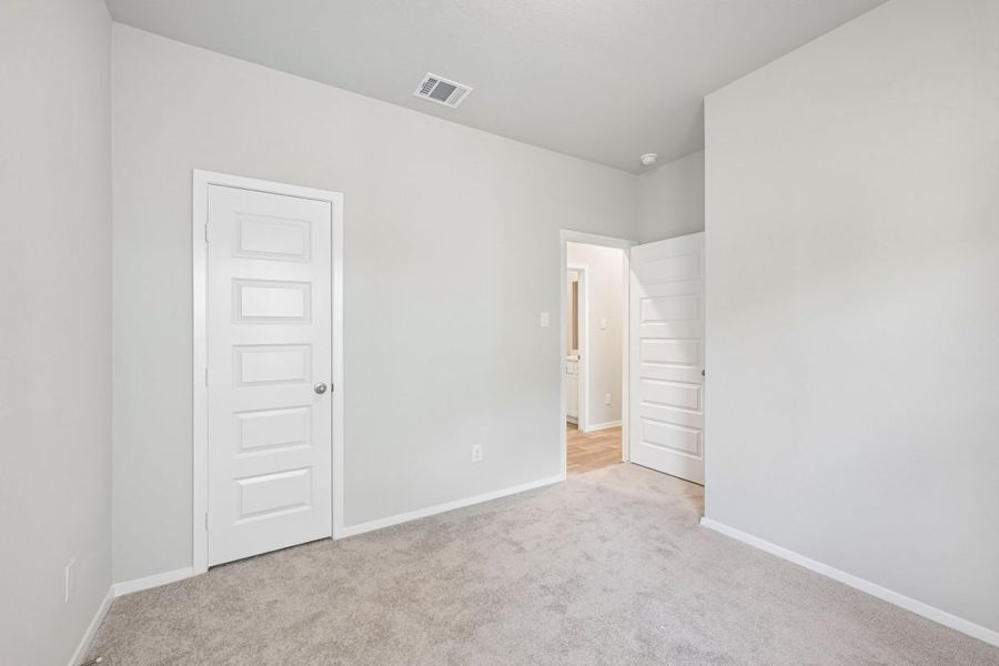 Spacious, unfurnished interior of a new home in Cascade, Liberty Hill (Image 20).